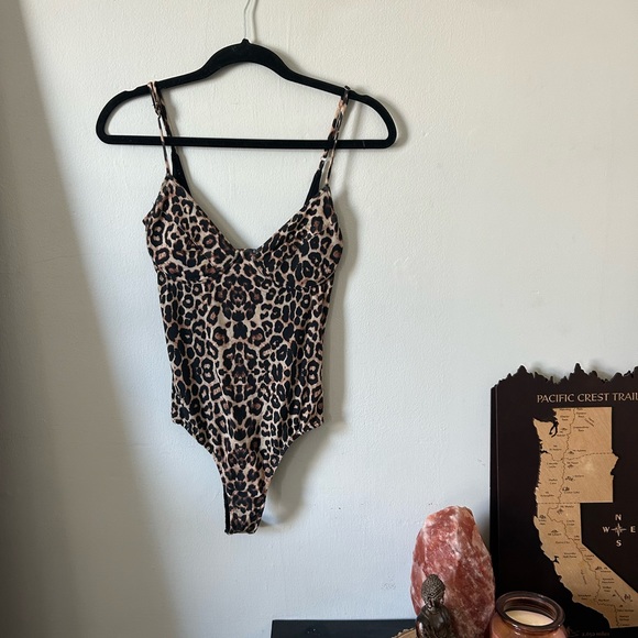 Lulus | Leopard Bodysuit - Picture 3 of 3